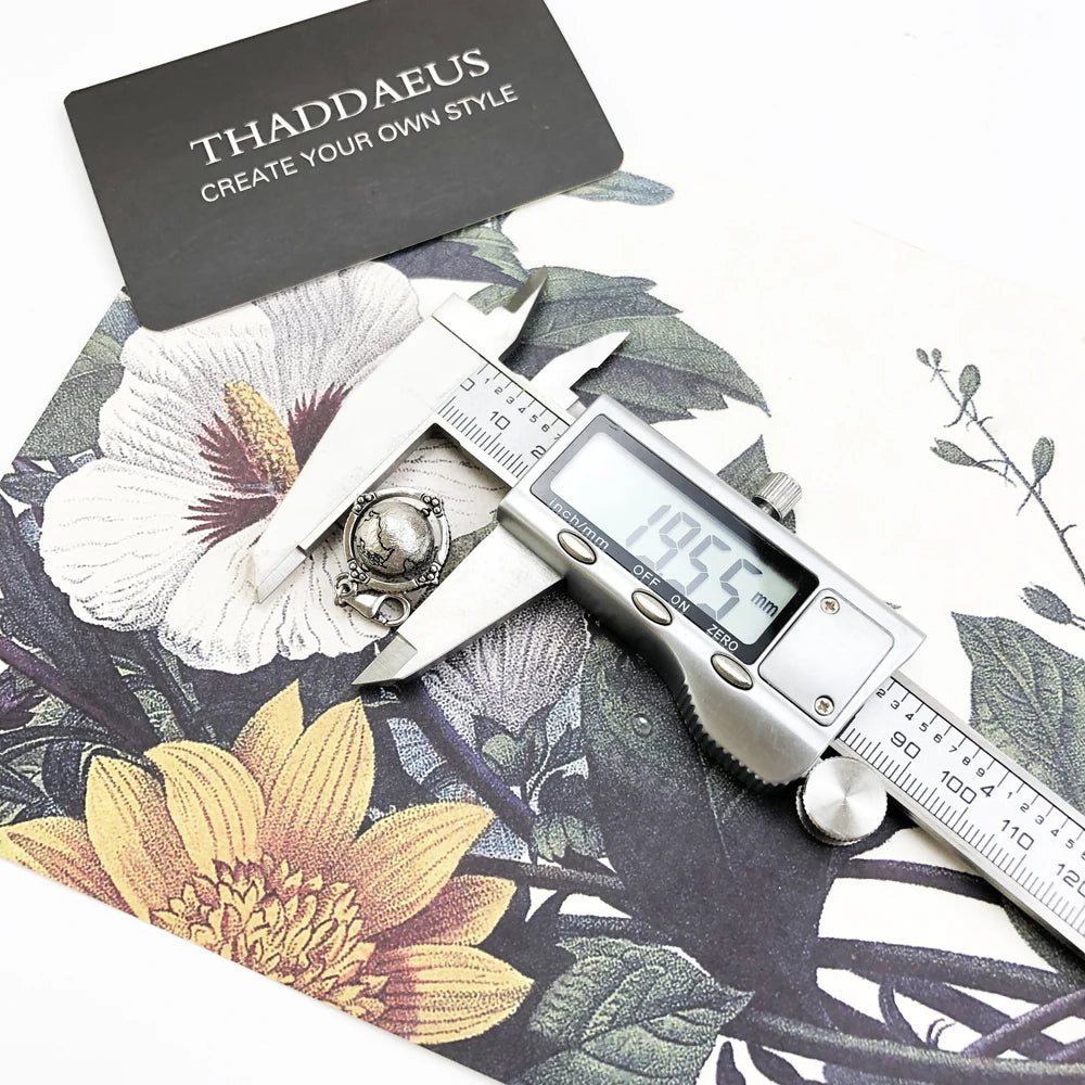 Damen-Charm-Anhänger Vintage Globus Rebellen Welt Winter aus Sterlingsilber