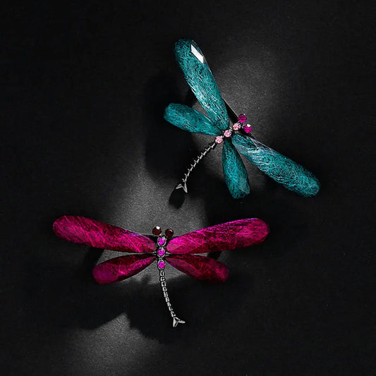 Vintage Libellenbrosche mit türkisfarbenen Flügeln und pinken Ziersteinen, silberne Kette