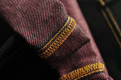 Herren Jeans aus Selvedge Denim mit doppelseitiger Färbung und gerader Passform