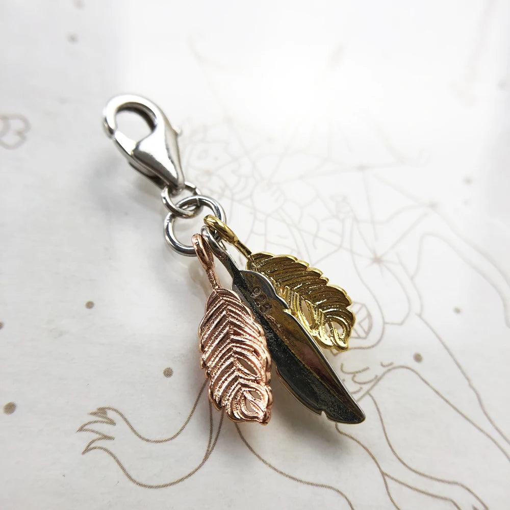 Damen-Charm-Anhänger Federn tricolor Frühjahr aus Sterlingsilber