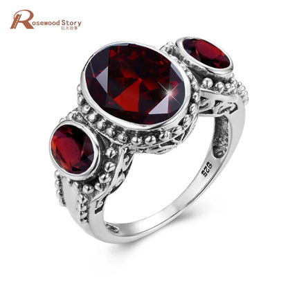 Damen-Ring aus 925er Silber mit Granat in Ovalform Hochwertiges Schmuckstück Schmuckqualität