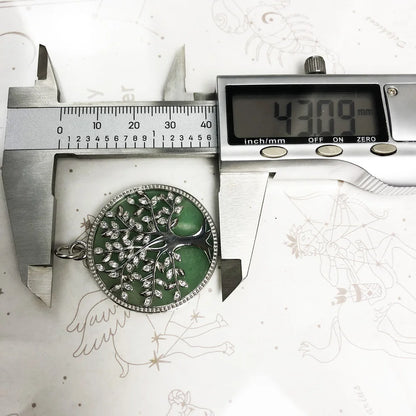 Anhänger aus Sterlingsilber 925 mit Lebensbaum-Motiv, grünem Stein und Ziersaum