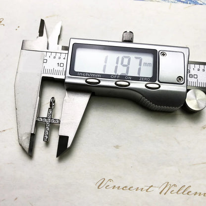 Kreuzanhänger auf Messschieber, 925 Sterlingsilber mit Steinbesatz
