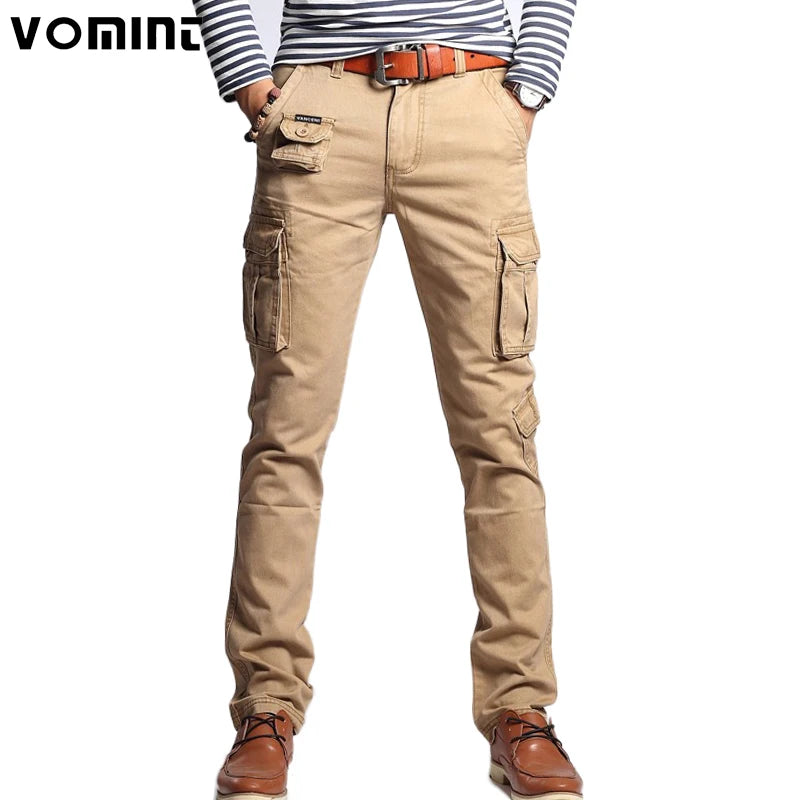 Herren Cargo Hose im militärischen Stil mit mehreren Taschen und Tarnung