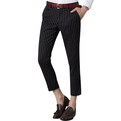 Eleganter Herrenanzug in Tiefblau mit Blazer, Weste und Hose – ideal für Hochzeiten und formelle Anlässe
