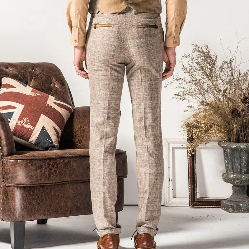 Eleganter Herrenanzug in Tiefblau mit Blazer, Weste und Hose – ideal für Hochzeiten und formelle Anlässe
