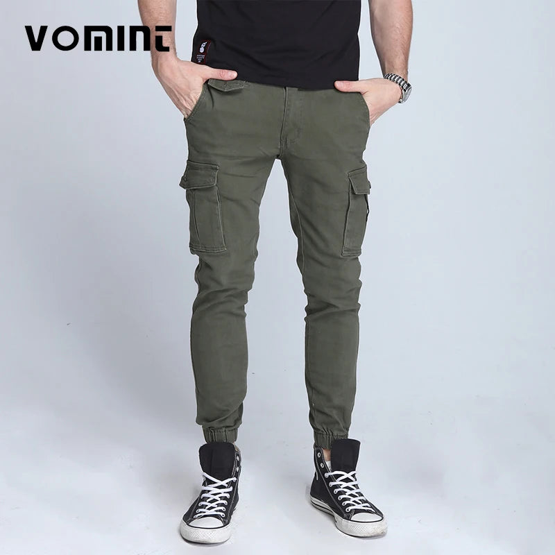 Herren Cargo Hosen mit elastischem Fußschluss und mehreren Taschen für den Alltag