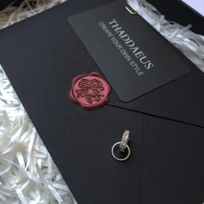 Damen-Charm-Anhänger weißer CZ Pavé Träger III aus Sterlingsilber