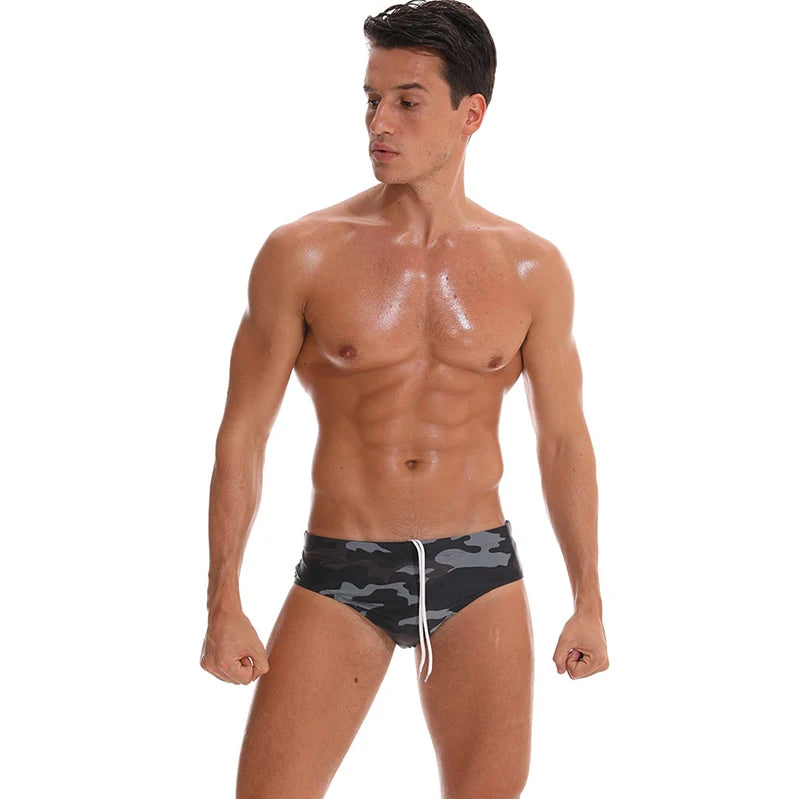 Herren-Polyester-Shorts mit Mesh-Innenslip und Seitentaschen – schnelltrocknend und vielseitig für Sport und Strand