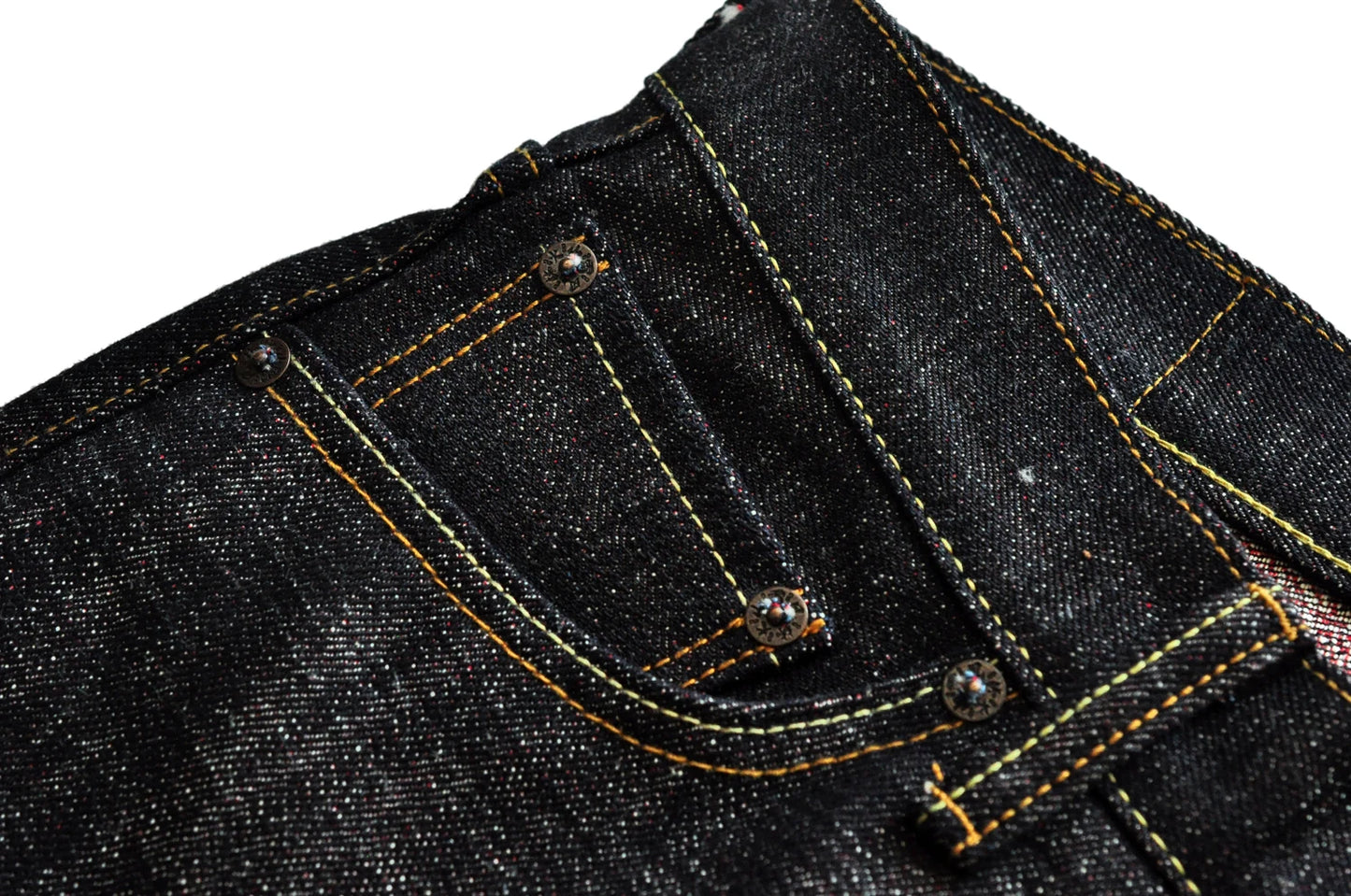 Herren Jeans im Taper Fit aus Raw Denim mit versilberten Knöpfen