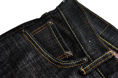 Herren Jeans im Taper Fit aus Raw Denim mit versilberten Knöpfen