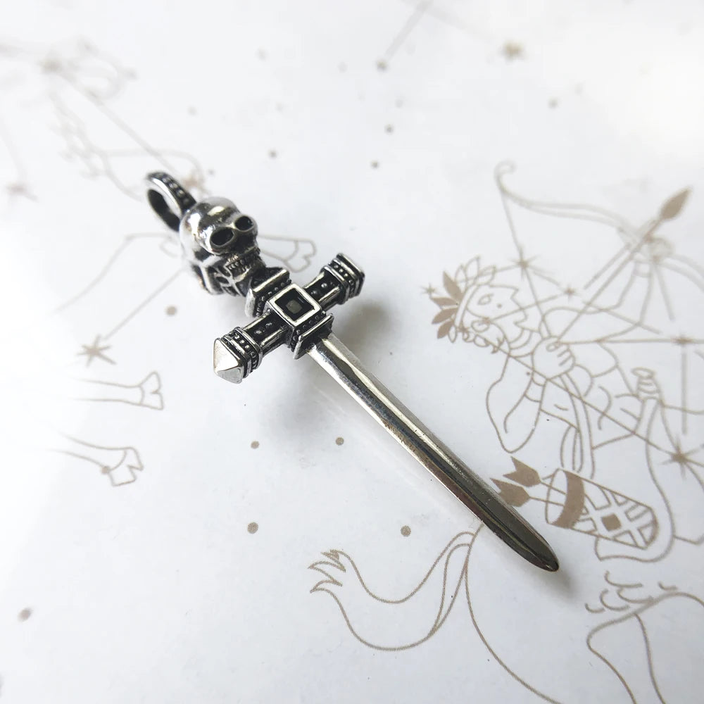 Damen-Anhänger kleines Totenkopf-Schwert Warrior aus Sterlingsilber