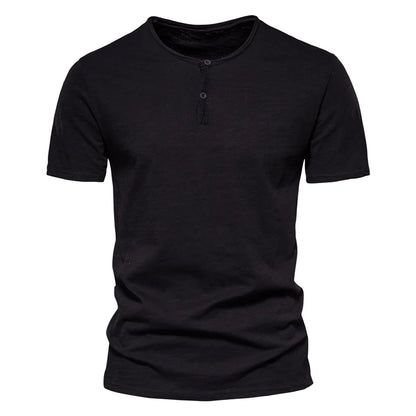 Herren T-Shirt aus einfarbigem Casual-Stoff mit klassischem Schnitt für den Sommer