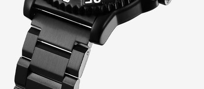Herren-Sportquarzuhr mit Leuchtzeigern und Nylonarmband