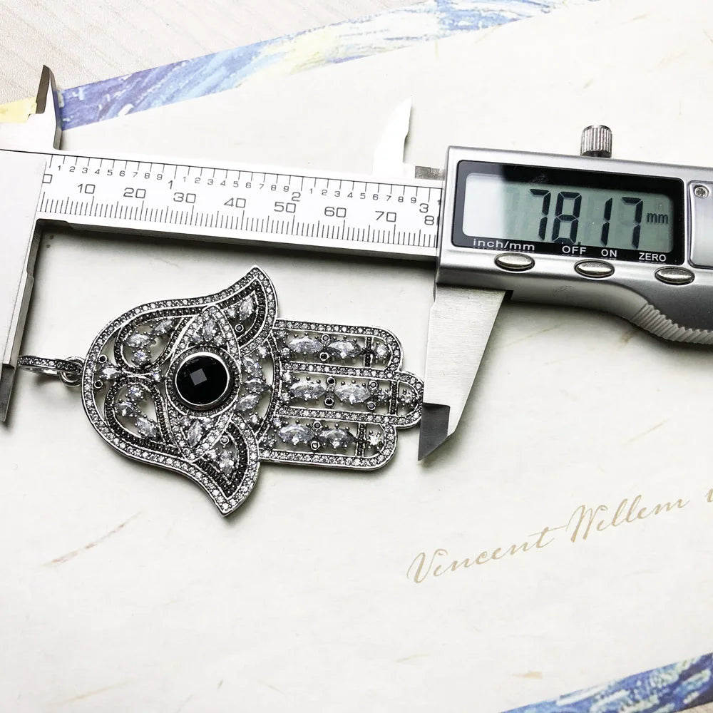 Fatima-Hand Anhänger 925 Sterlingsilber, seitliche Ansicht mit schwarzem Rundstein