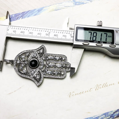 Fatima-Hand Anhänger 925 Sterlingsilber, seitliche Ansicht mit schwarzem Rundstein