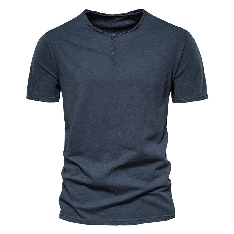 Herren T-Shirt aus einfarbigem Casual-Stoff mit klassischem Schnitt für den Sommer