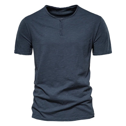 Herren T-Shirt aus einfarbigem Casual-Stoff mit klassischem Schnitt für den Sommer