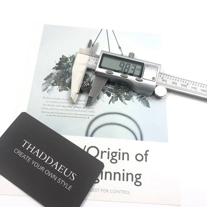 Art-Deco-Charme aus dunklem 925 Sterlingsilber mit ornamentalem Innenmuster.