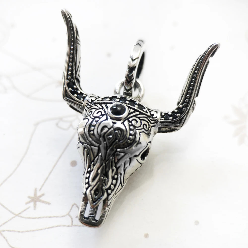 Anhänger Bullenkopf aus geschwärztem 925 Sterlingsilber mit markantem Gesicht