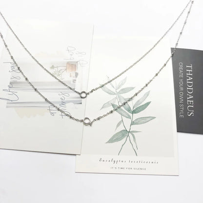 Doppelte Silberhalskette mit zwei runden Ring-Charms, feine Gliederkette