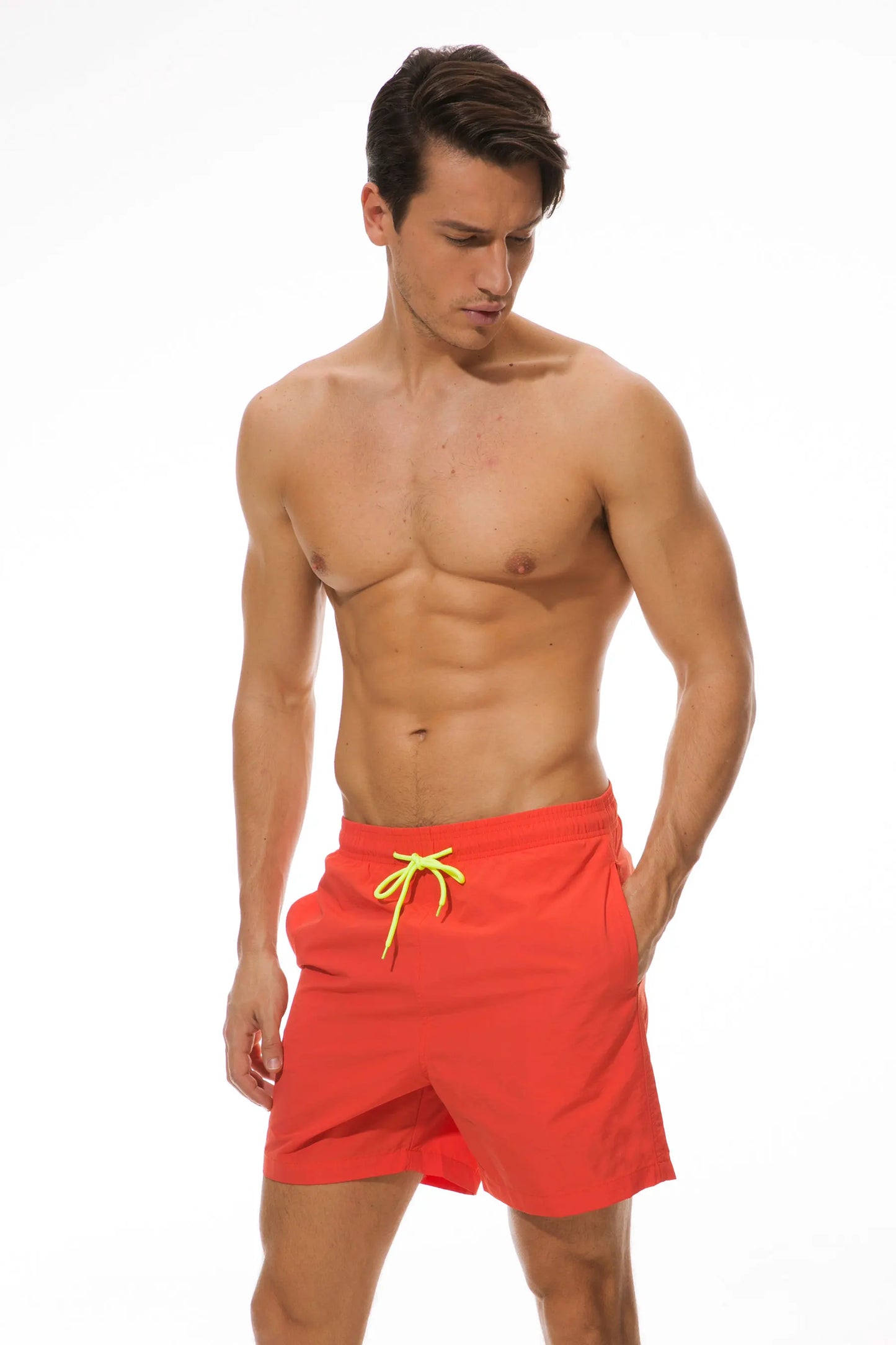 Kurze Herren-Badehose mit abnehmbarem Polster – sportliche Strandbekleidung im sexy Low-Cut-Design
