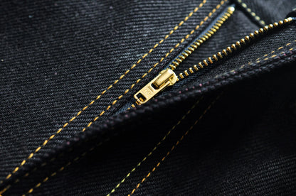 Herren Jeans aus Selvedge Denim mit doppelseitiger Färbung und gerader Passform