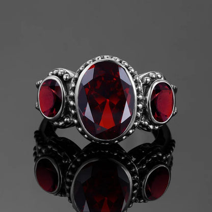Damen-Ring aus 925er Silber mit Granat in Ovalform Hochwertiges Schmuckstück Schmuckqualität