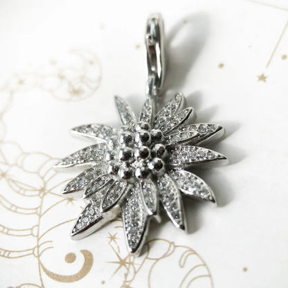 Anhänger aus 925 Sterlingsilber: große Schneeflocke mit Steinbesatz