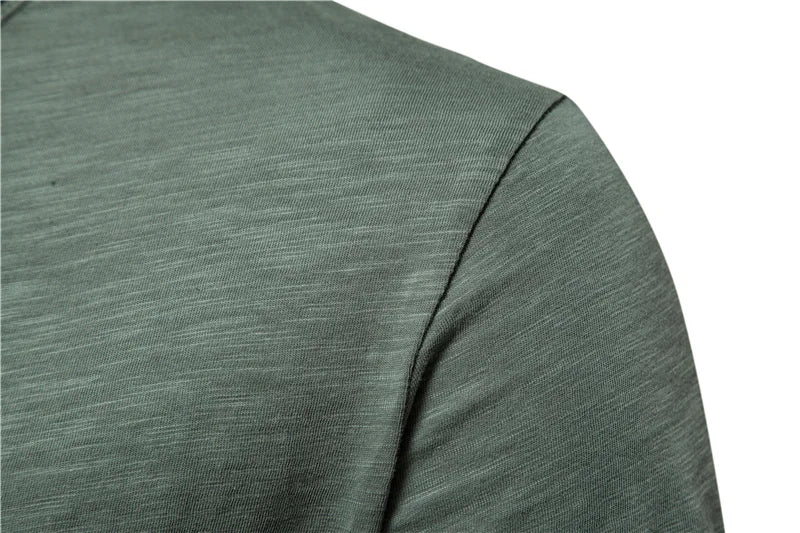 Herren T-Shirt aus einfarbigem Casual-Stoff mit klassischem Schnitt für den Sommer