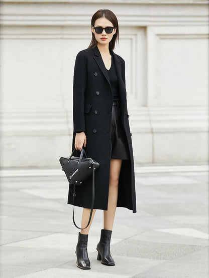 Damen Winterjacke im minimalistischen Stil mit reversiblem Kragen und Gürtel
