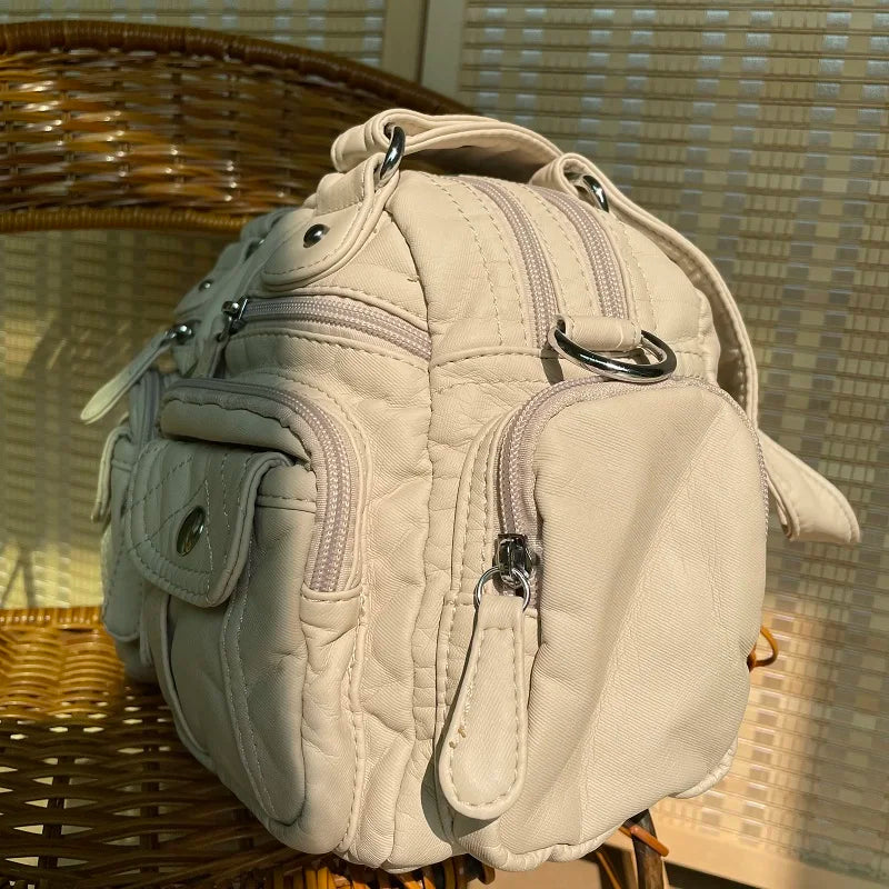 Damen-Schultertasche aus PU-Leder in kompakter Bauweise mit Angenehmer Haptik und Mehrfachfächern