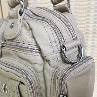 Damen-Schultertasche aus PU-Leder in kompakter Bauweise mit Angenehmer Haptik und Mehrfachfächern
