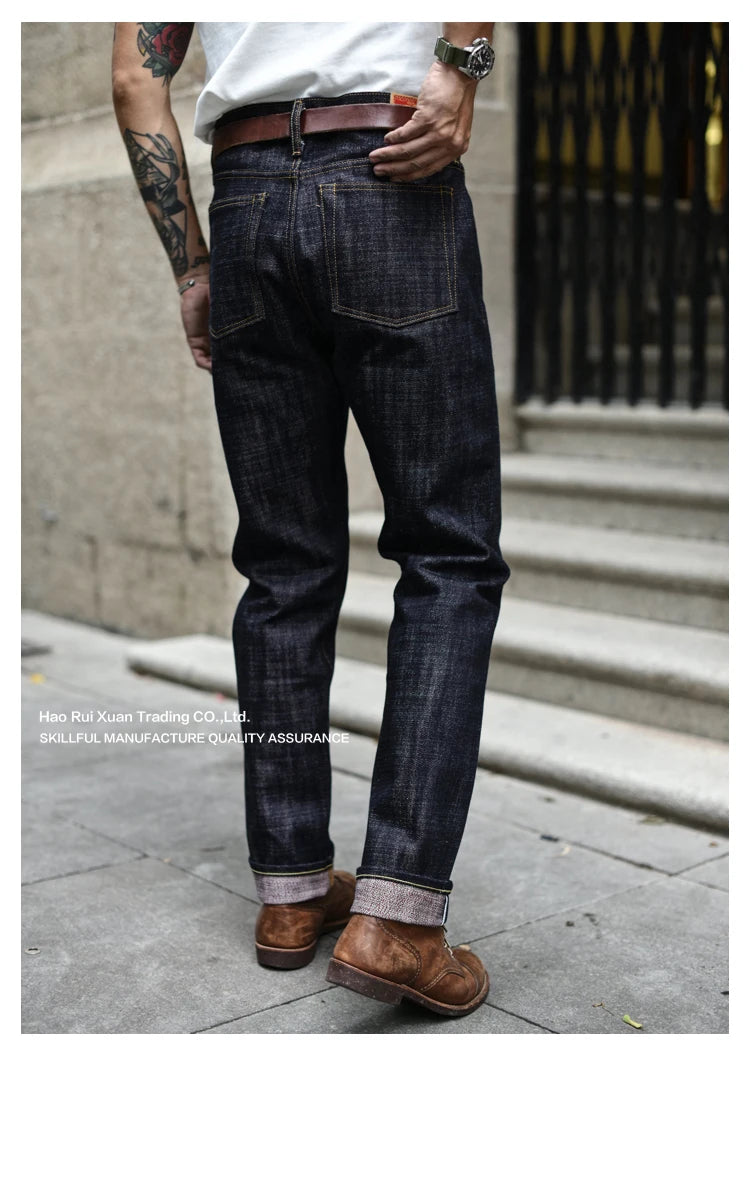 Herren Jeans im Taper Fit aus Raw Denim mit versilberten Knöpfen
