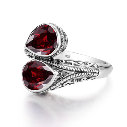 Damen-Ring aus Silber 925 mit zwei Granatsteinen im Vintage Gotischen Stil Eleganter Verlobungs- oder Jubiläumsschmuck