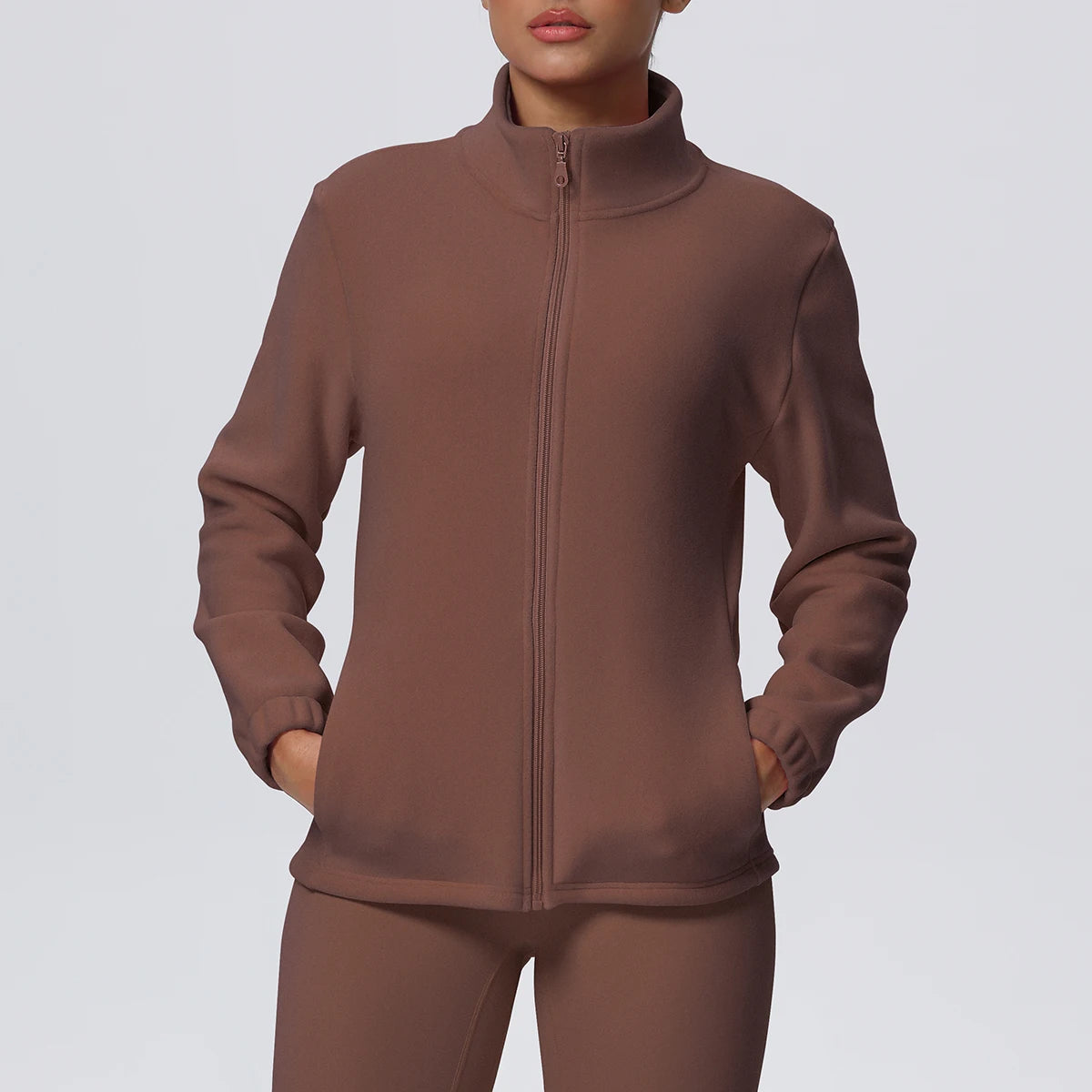 Damen-Outdoorjacke in Braun, Frontansicht, durchgehender Reißverschluss, Stehkragen