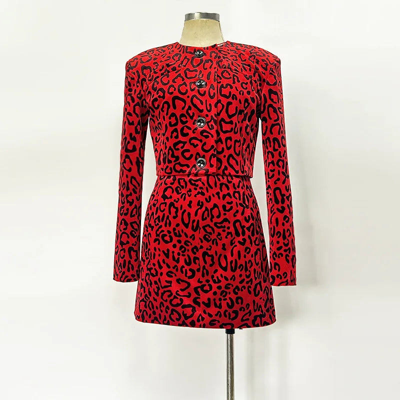 Elegantes ärmelloses Damen-Kleid mit Halterneck und Patchwork-Falten-Design – figurbetont und stilvoll.