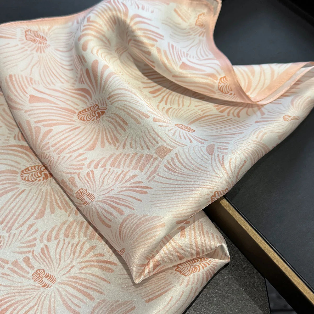 Damen Seidenschal 53cm quadratisch Blumenprint Luxus Hijab Bandana C