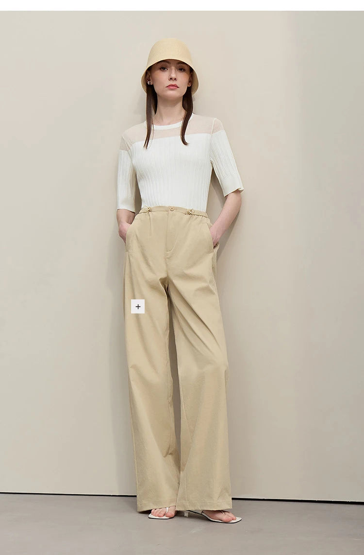 Cremefarbenes Stricktop mit Rundhalsausschnitt, Kurzarm und leicht transparentem Mesh-Einsatz