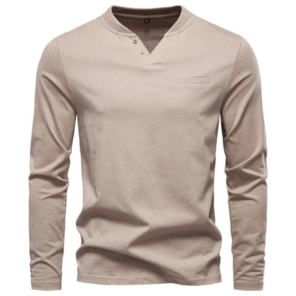 Herren-Langarmshirt mit V-Ausschnitt, beiger Farbton, Knopfleiste und Brusttasche