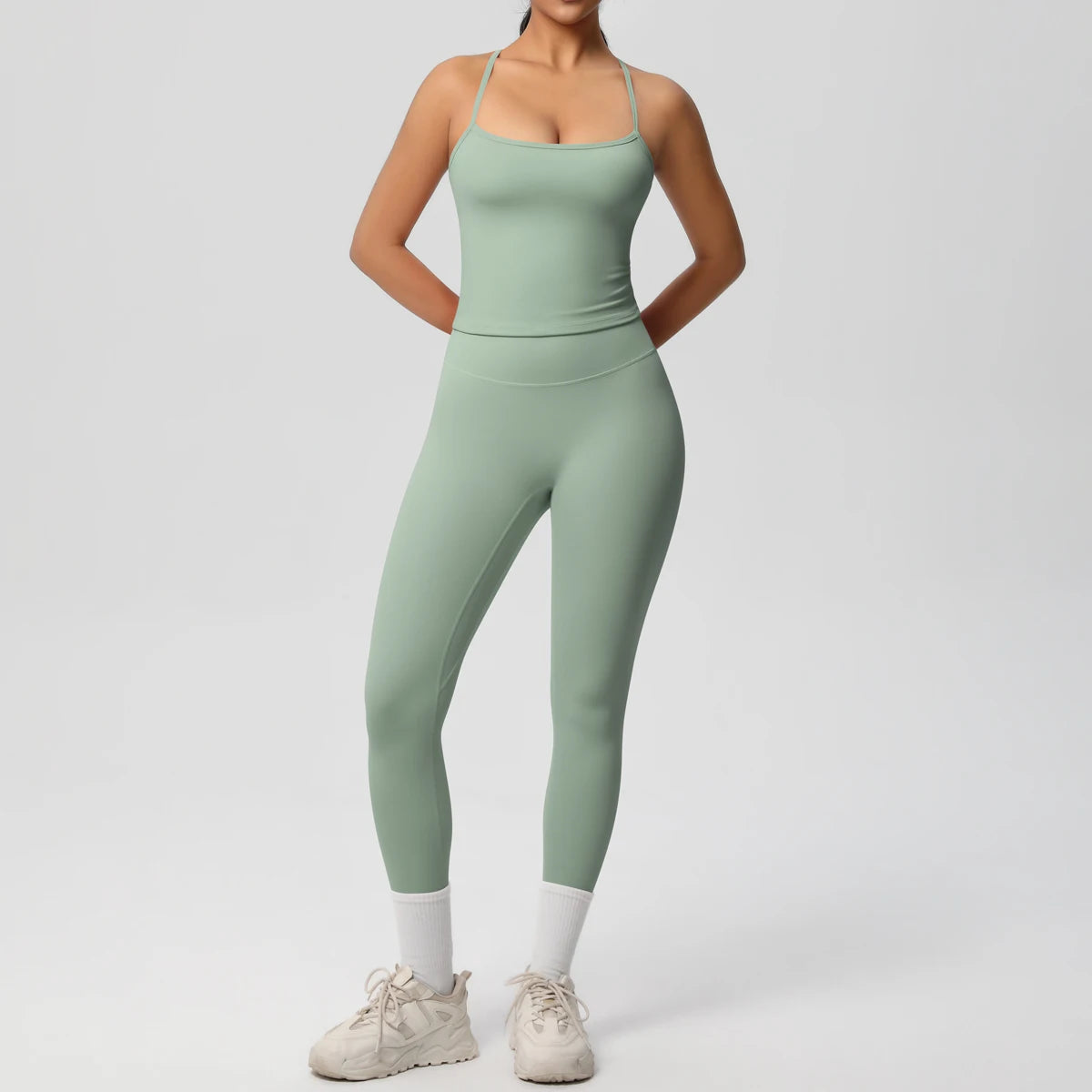 Damen Yoga-Set: mintgrünes Trägershirt mit schmalen Trägern und Leggings