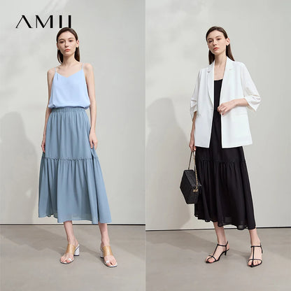 Midirock mit A-Linie: hellblau und schwarz, jeweils aus Chiffon mit Volants