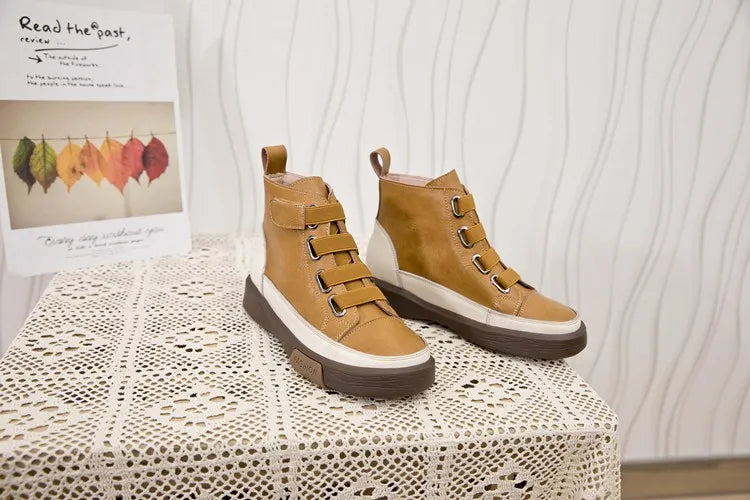 Winterstiefeletten mit Schnürung, gelb-braunes Wildleder-Optik und breiter Schutzsohle