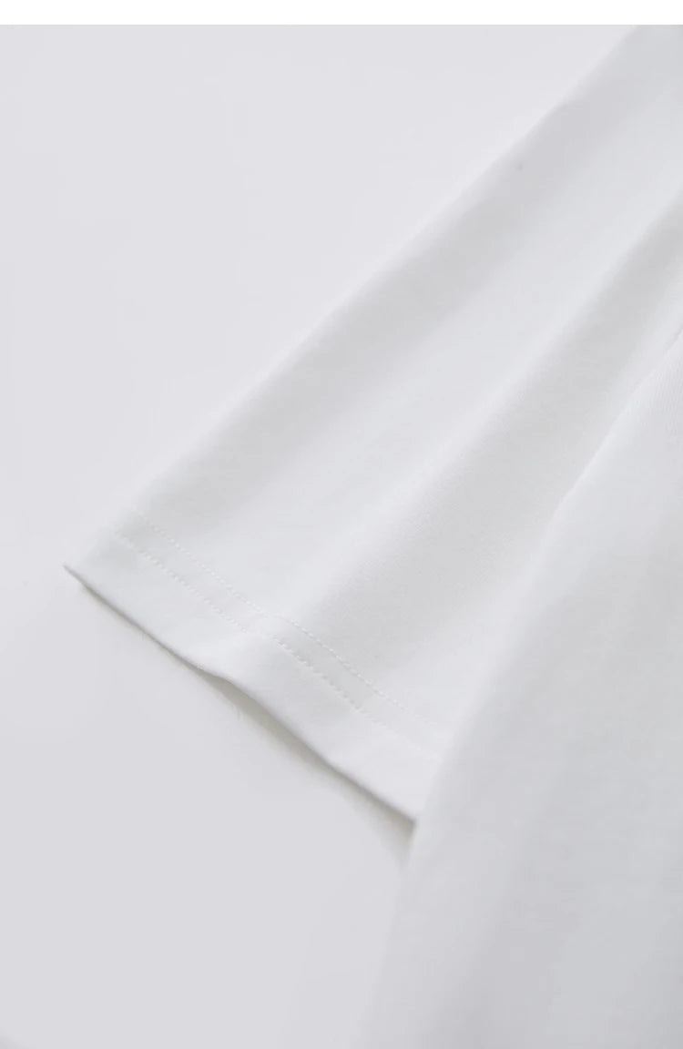 Damen Top im minimalistischen Stil mit Bären-Applikation und O-Ausschnitt