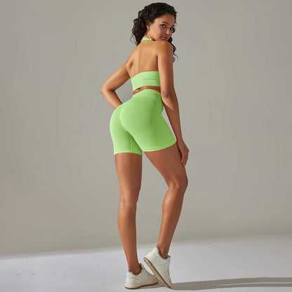 Nahtloses Yoga-Set: Bandeau-Top und Shorts, hellgrün mit limefarbenem Bund, Rückenansicht