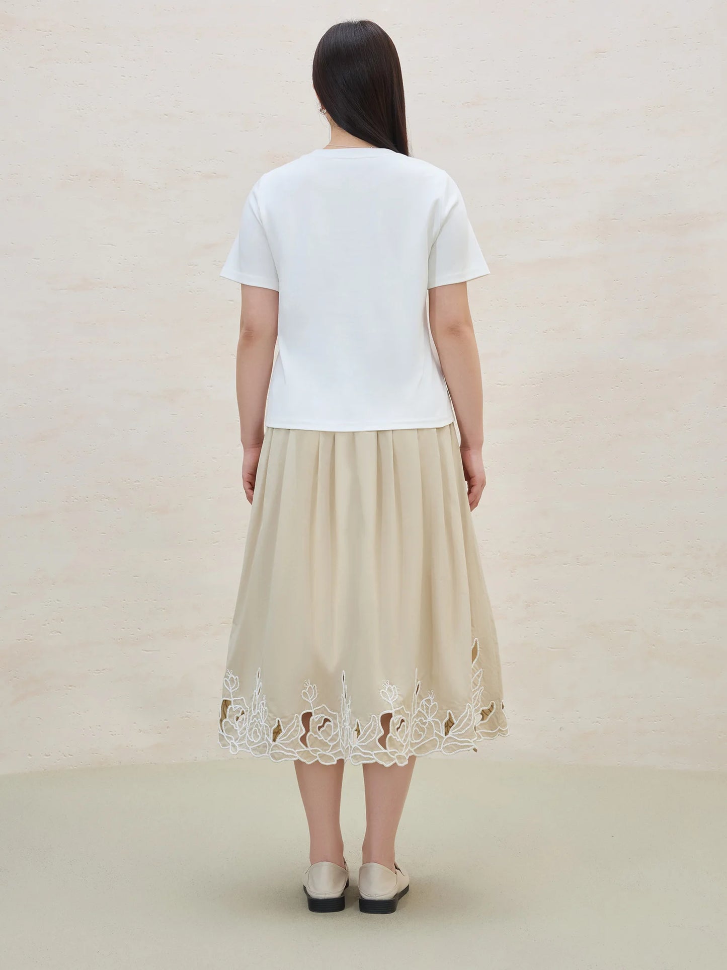 Damen-Polo-Shirt mit Kontrastdesign aus Baumwolle – Beige, Kurzarm, ideal fürs Büro im Sommer