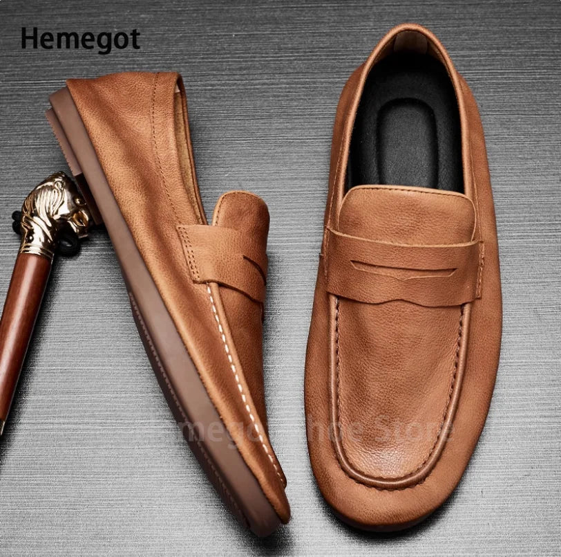 Herren-Loafer aus cognacfarbenem Leder mit rundem Zeh und Steppnaht am Vorderblatt
