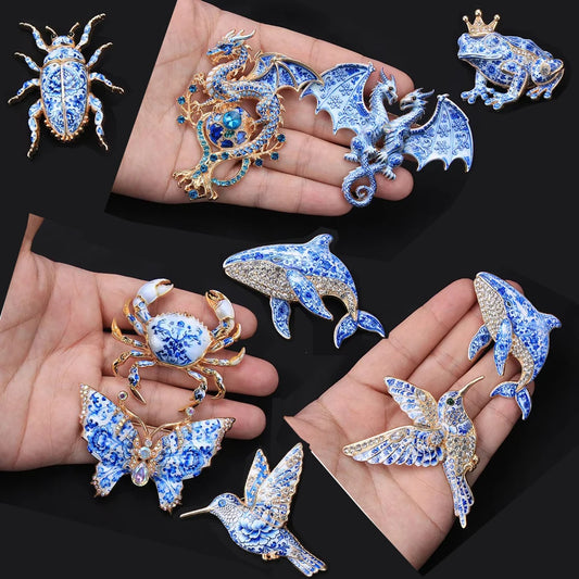 Tierbroschen-Set mit blauem Emaille-Motiv (Drachen, Käfer, Frosch), goldfarbene Verzierungen