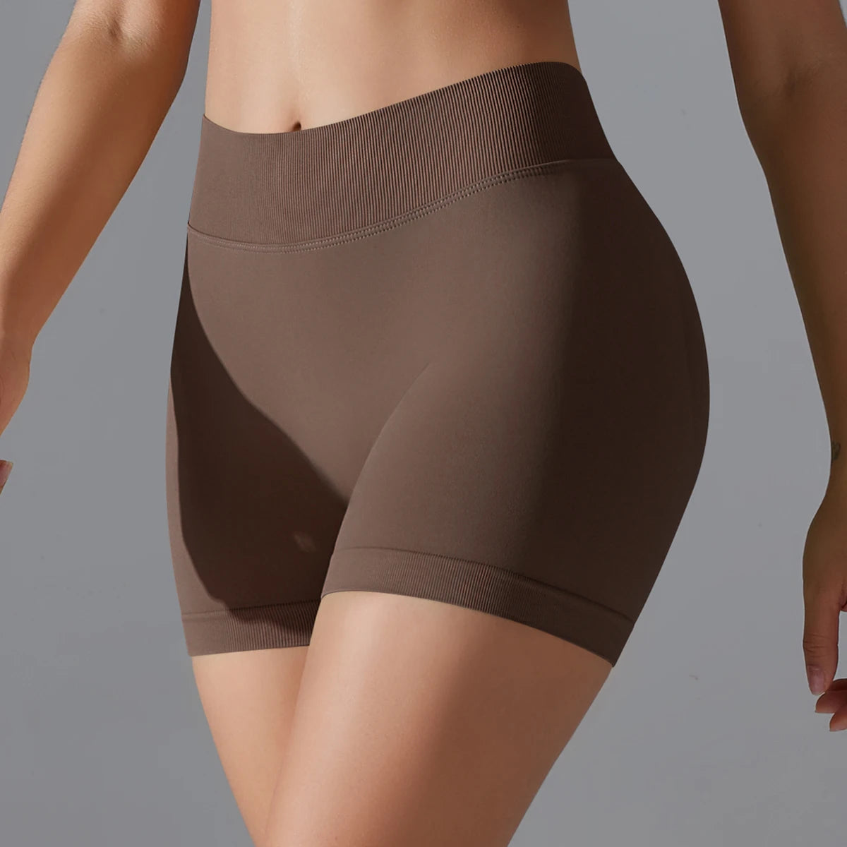 Nahtlose Yoga-Shorts in Braun mit hohem Taillenbund, kurz geschnitten
