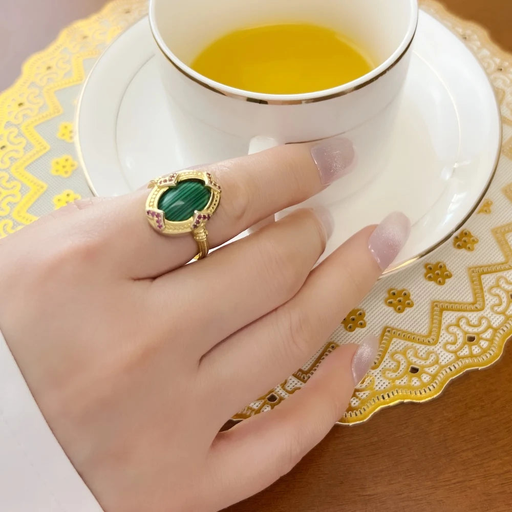 Damen-Ring ovaler grüner Stein vergoldet Vintage aus Sterlingsilber